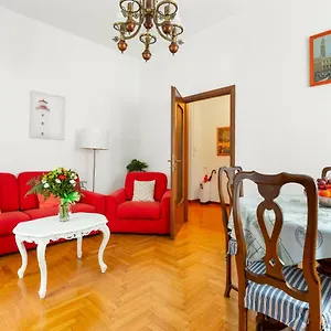 Bright Flat With Shared Garden Appartamento Milano